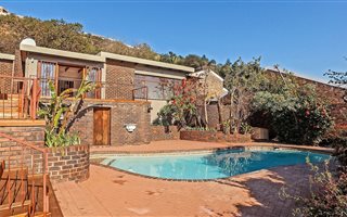4 Bedroom House in Constantia Kloof
