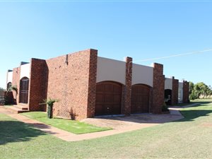 8 ha Farm in Kameeldrift