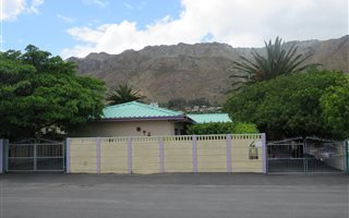 4 Bedroom House in Gordons Bay Central