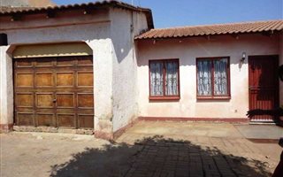 2 Bedroom House in Tembisa