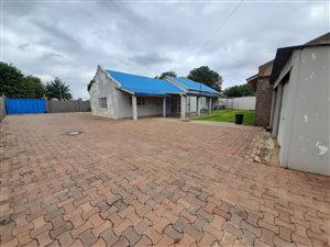 300 m² Commercial space in Witfield