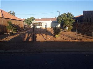 450 m² Land available in Lethlabile