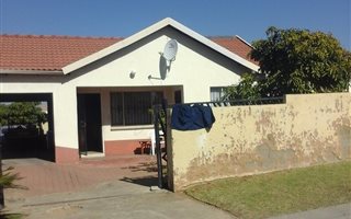3 Bedroom House in Olievenhoutbosch