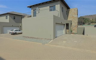 3 Bedroom Townhouse in Eye of Africa