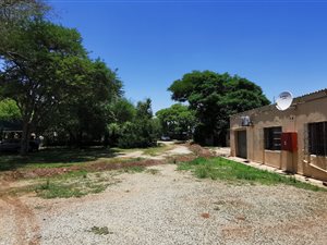 10 Bed House in Derdepoort