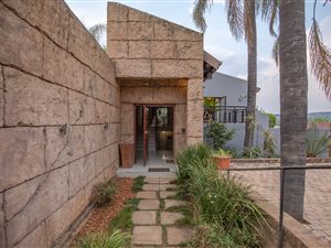 750 m² Commercial space in Faerie Glen