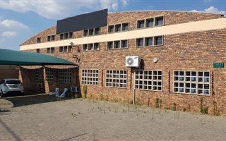 600 m² Industrial space in Robertsham