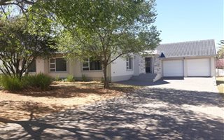 4 Bedroom House in Douglasdale