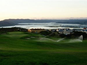 953 m² Land available in Pezula Golf Estate