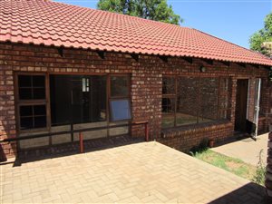 2 Bed Townhouse in Langenhoven Park