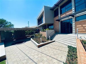 90 m² Commercial space in Tijger Valley and surrounds