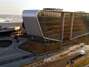 884 m² Commercial space in Waterfall Estate