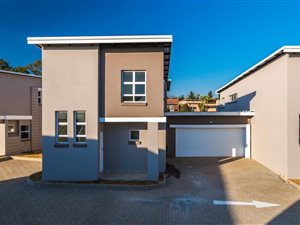 3 Bed Townhouse in Eagle Canyon Golf Estate