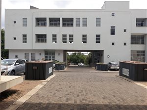 370 m² Commercial space in Lydiana