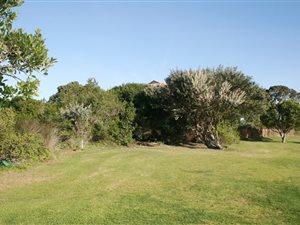 677 m² Land available in Mossel Bay Golf Estate