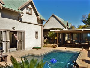 9 Bed House in Rietfontein