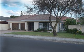 4 Bedroom House in De La Haye