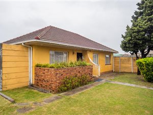 3 Bed House in Elsies River