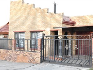 2 Bed House in Diepkloof