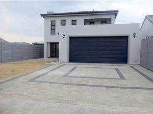 5 Bed House in Parklands North