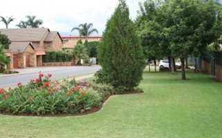 2 Bedroom Townhouse in Zwartkop