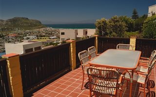 2 Bedroom Apartment in Fish Hoek