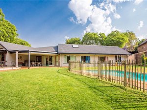 4 Bedroom House in Lynnwood Glen