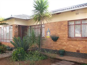 3 Bed House in Roodepoort North