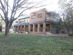 5.7 ha Farm in Hillside