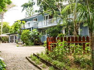 8 Bed House in Old Place