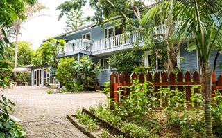8 Bedroom House in Old Place