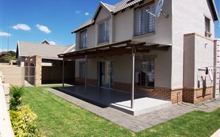 3 Bedroom Duplex in Willow Park Manor