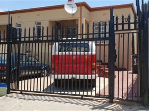 2 Bedroom House in Rosettenville