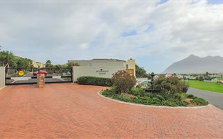 4 Bedroom House in Noordhoek