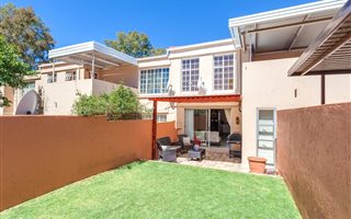 3 Bedroom Townhouse in Weltevreden Park