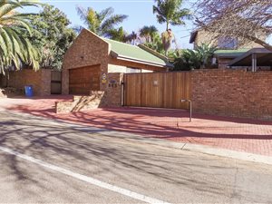 6 Bed House in Erasmuskloof