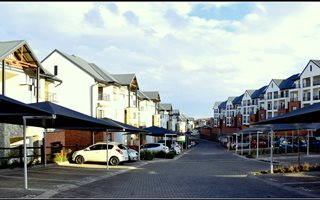 1 Bedroom Townhouse in Oakdene