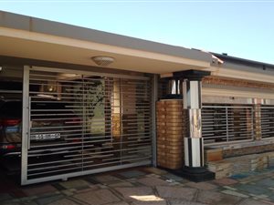 4 Bed House in Protea North