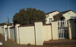3 Bedroom House in Mlungisi