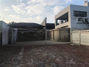 3 Bed Apartment in Highway Gardens