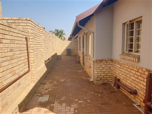 2 Bed House in Sinoville