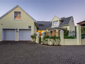 5 Bed House in Parel Vallei