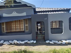 7 Bed House in Quigney
