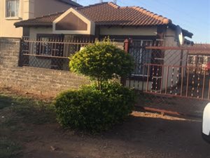 3 Bed House in Rosslyn