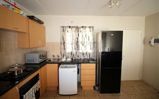 1 Bedroom Apartment in Klippoortje