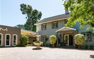 4 Bedroom House in Wynberg