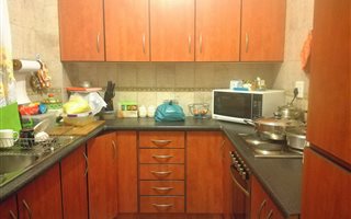 2 Bedroom Apartment in Springs Central