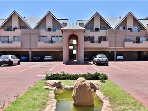2 Bed Apartment in Gordons Bay Central
