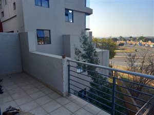 1 Bed Apartment in Rooihuiskraal North