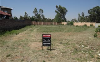 1200 m² Land available in Selcourt
